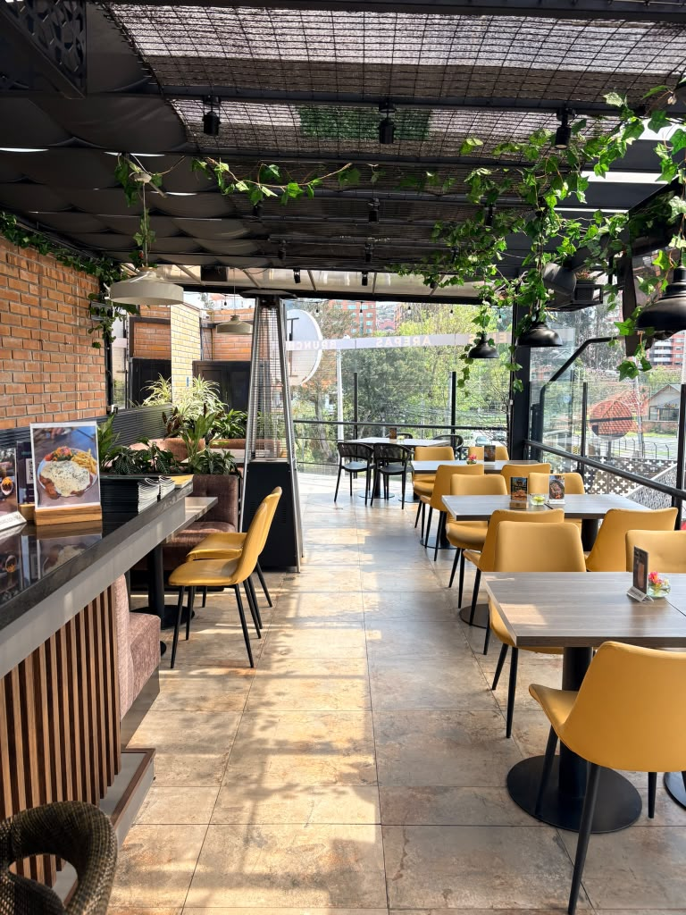 Terraza de Fina’s Lounge